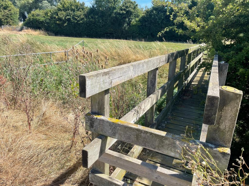 Lot: 129 - FREEHOLD LAND EXTENDING TO ALMOST FOUR ACRES - View of Footbridge looking towards A2070